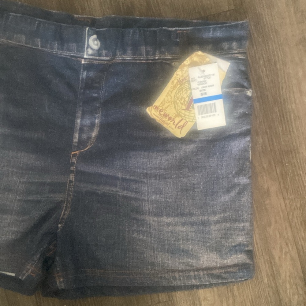 Brand new One World stretch denim shorts - size small
